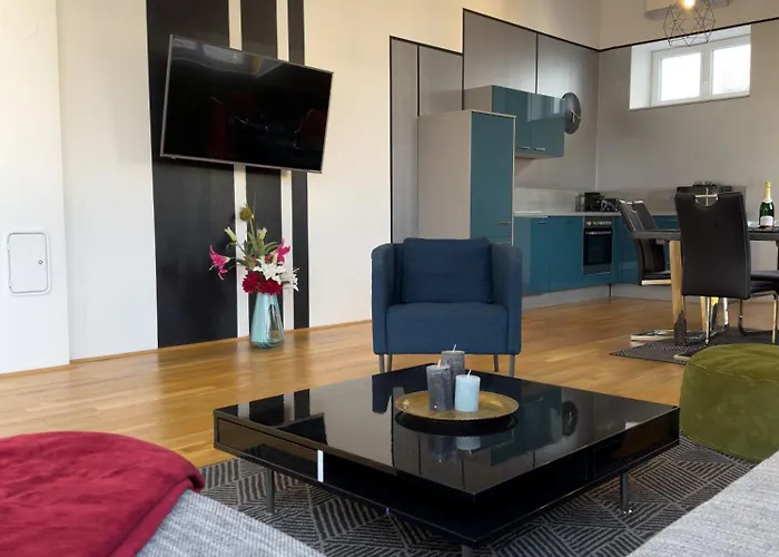 3br With Balcony Near Naschmarkt Center Wien