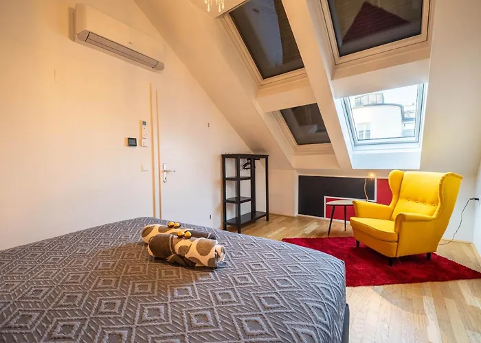 3br With Balcony Near Naschmarkt Center * Wien
