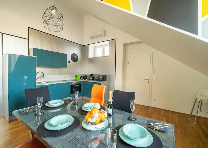 Apartment 3br With Balcony Near Naschmarkt Center Wien
