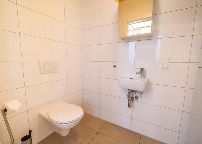 Apartment 3br With Balcony Near Naschmarkt Center *
