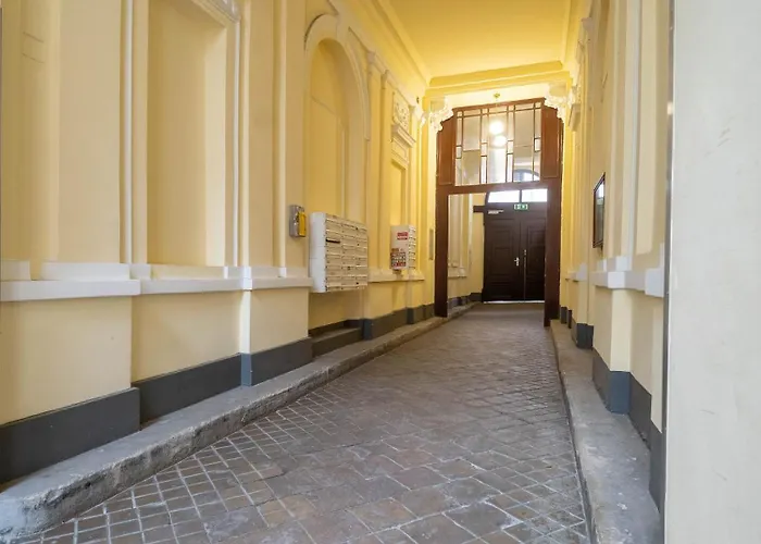 Apartment 3br With Balcony Near Naschmarkt Center Wien